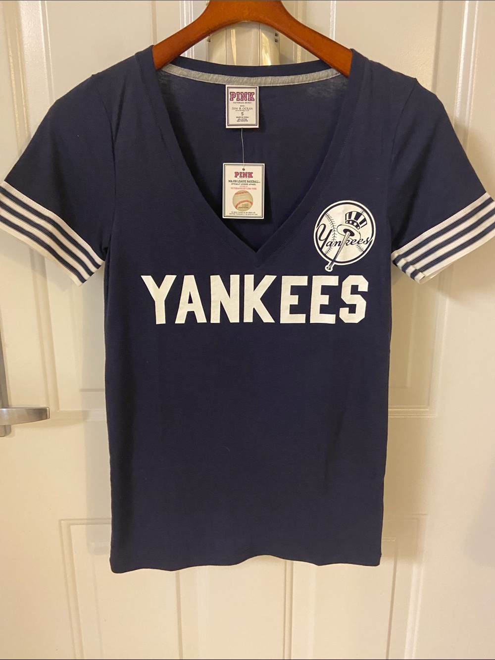 ⚾️PINK Victoria's Secret Rare Retired NEW York Yankees V-Neck Tee Shirt⚾️